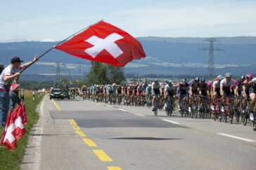 The Ultima 2 Aero profile offers the same riding dynamics for heavier riders as the Ultima 2 alloy road wheel offers a lighter rider.